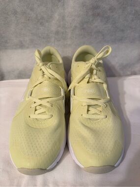 Nike women’s in season TR-13 luminous green sneakers size 9.